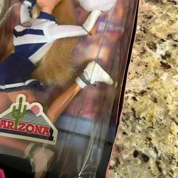 Arizona Wildcats Barbie Cheerleader Vintage 1996 Tucson AZ - Picture 10 of 12